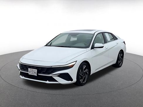 Used 2025 Hyundai Elantra SEL image 7