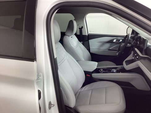 Used 2025 Ford Explorer Platinum w/ Ultimate Package AWD/4WD image 8