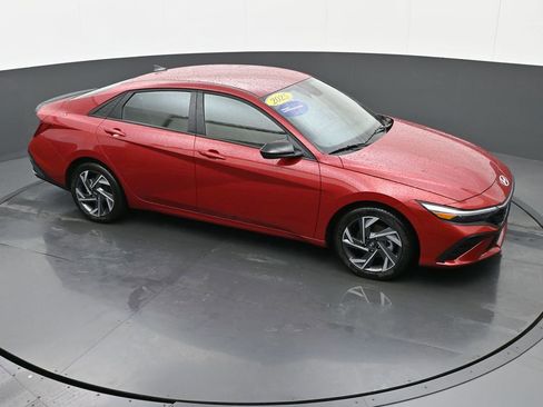 Certified 2025 Hyundai Elantra Sport image 33