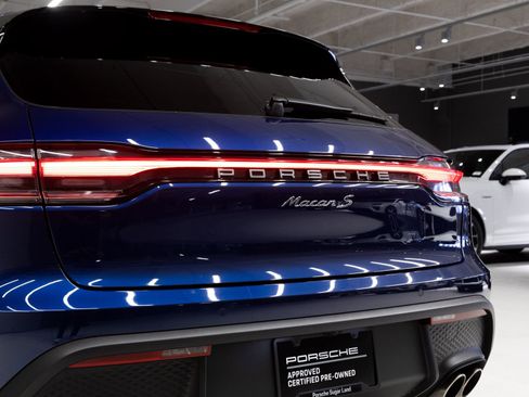 Certified 2023 Porsche Macan S AWD/4WD image 30