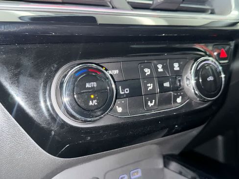 Used 2024 Chevrolet Trax RS w/ Driver Confidence Package FWD image 19