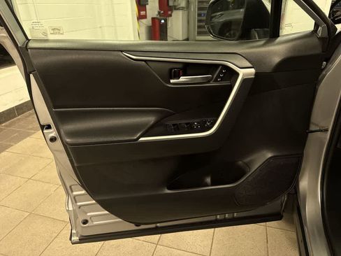 Used 2021 Toyota RAV4 XLE Premium AWD/4WD image 31