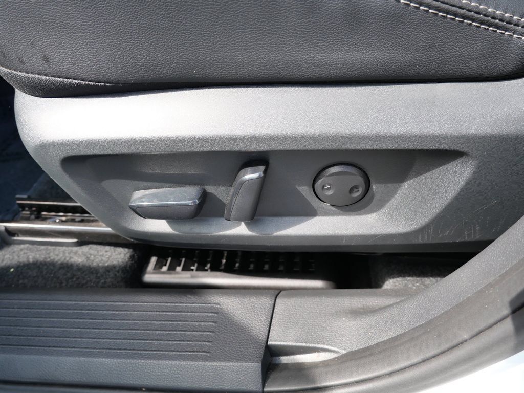 Used 2026 Nissan Rogue SL AWD/4WD image 15
