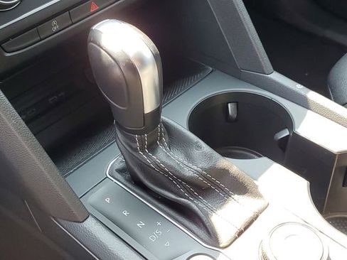 Used 2021 Volkswagen Atlas SE image 16