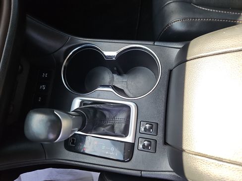 Used 2018 Toyota Highlander XLE AWD/4WD image 27