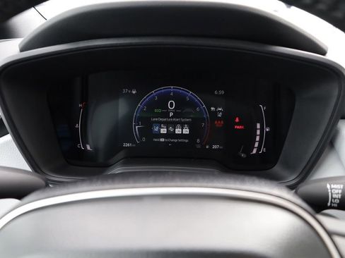 Certified 2025 Toyota Corolla SE w/ SE Premium Package image 31