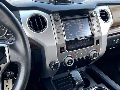 Used 2017 Toyota Tundra Limited w/ Limited Premium Package AWD/4WD image 7