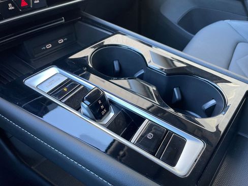 Used 2025 Volkswagen Atlas SE image 42