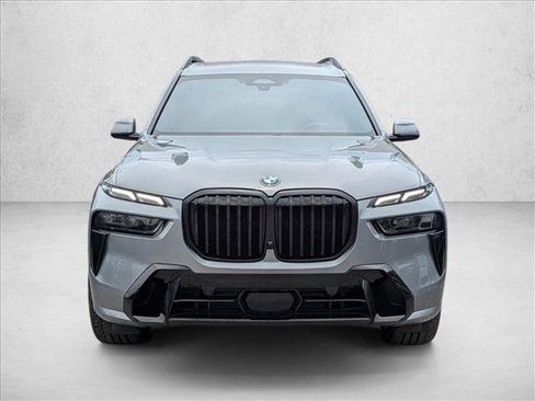 Used 2024 BMW X7 xDrive40i w/ M Sport Package AWD/4WD image 2