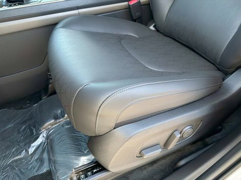 New 2026 Kia Carnival EX image 16