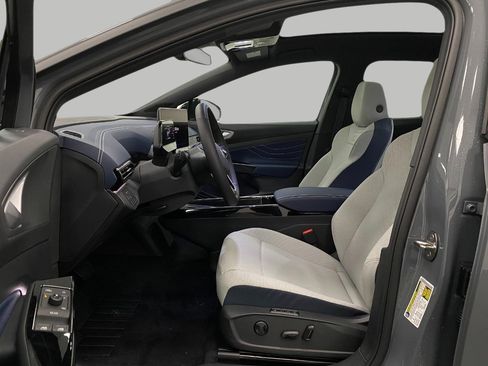 New 2025 Volkswagen ID.4 Pro S image 28