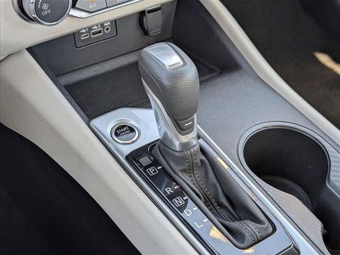 Used 2025 Nissan Altima 2.5 SV FWD image 17