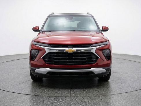 Used 2025 Chevrolet TrailBlazer LT image 2