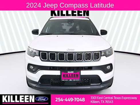 Used 2024 Jeep Compass Latitude image 2