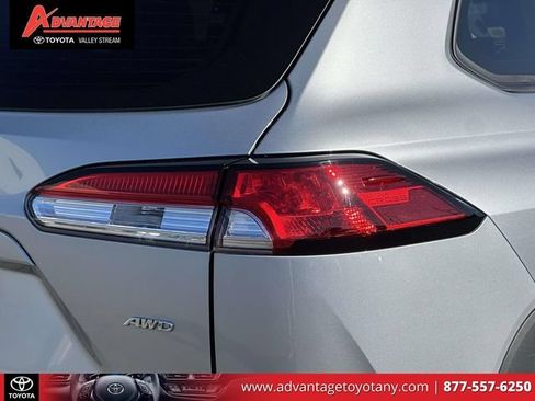Used 2023 Toyota Corolla Cross L AWD/4WD image 14