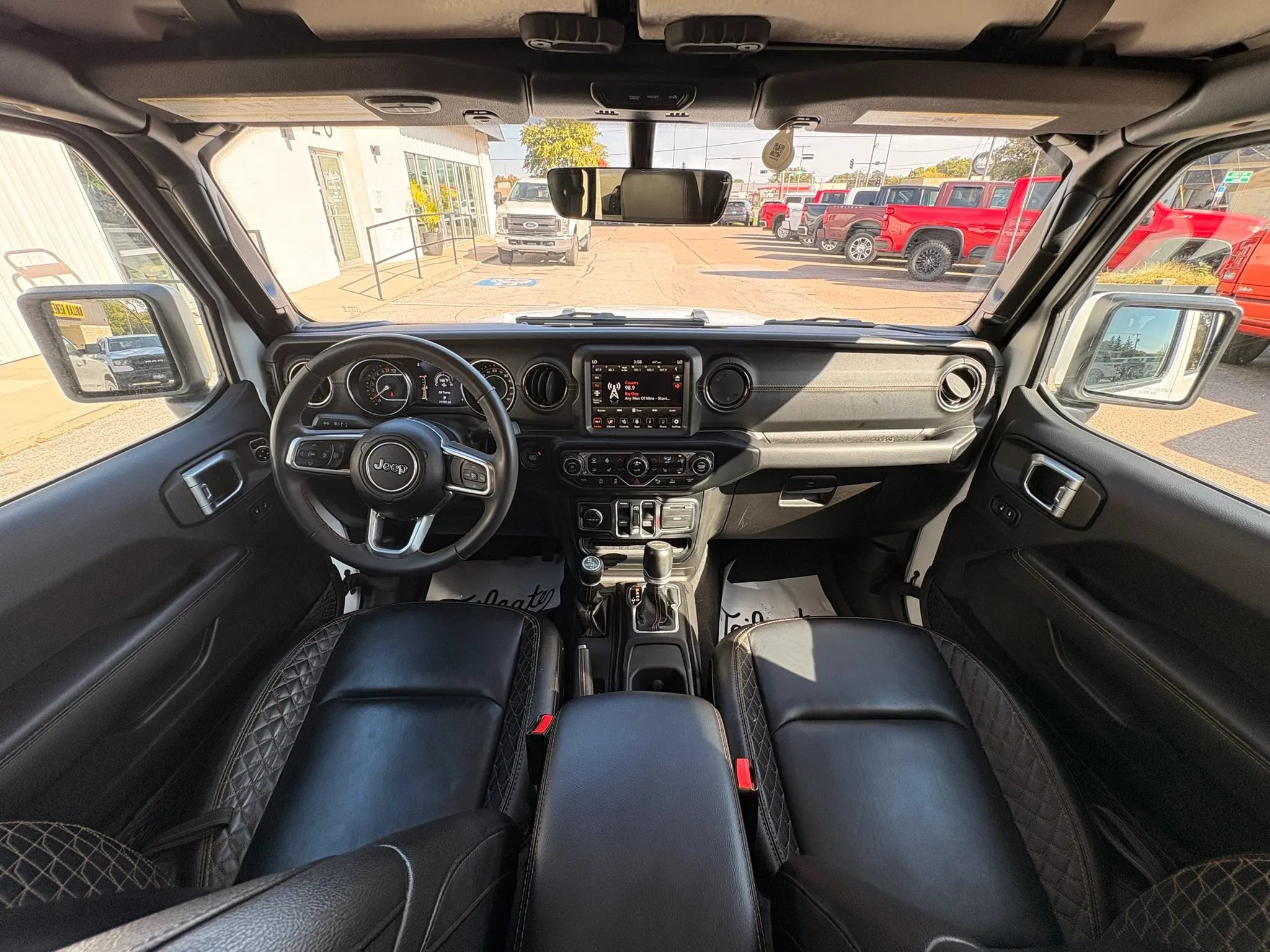 Used 2023 Jeep Gladiator Overland AWD/4WD image 17