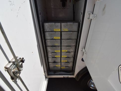 Used 2014 Ford F550 4x4 Regular Cab Super Duty image 40