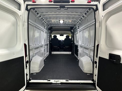 Used 2025 RAM ProMaster 2500 w/ Convenience Group FWD image 8