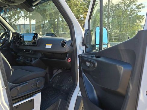 Used 2025 Mercedes-Benz Sprinter 2500 image 11
