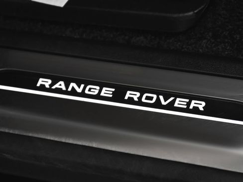 Used 2025 Land Rover Range Rover SE AWD/4WD image 13