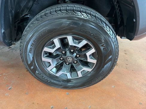 Used 2021 Toyota Tacoma TRD Off-Road w/ Technology Package image 10