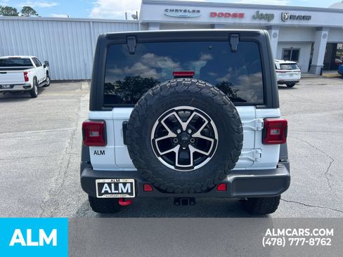 Used 2025 Jeep Wrangler Unlimited Rubicon AWD/4WD image 6
