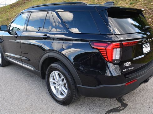 Used 2025 Ford Explorer Active image 7