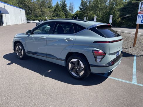 Certified 2024 Hyundai Kona Limited FWD image 3