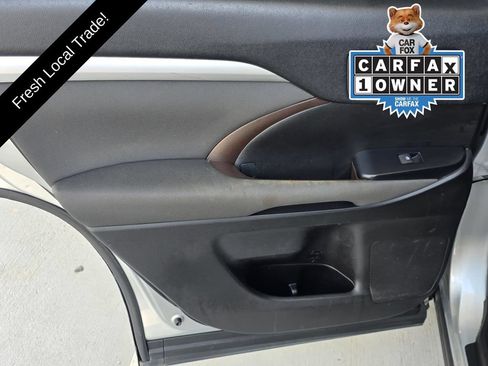 Used 2019 Toyota Highlander LE AWD/4WD image 28