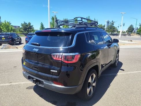 Used 2018 Jeep Compass Latitude w/ Popular Equipment Group AWD/4WD image 3