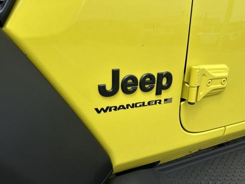 Used 2023 Jeep Wrangler Sport S image 19