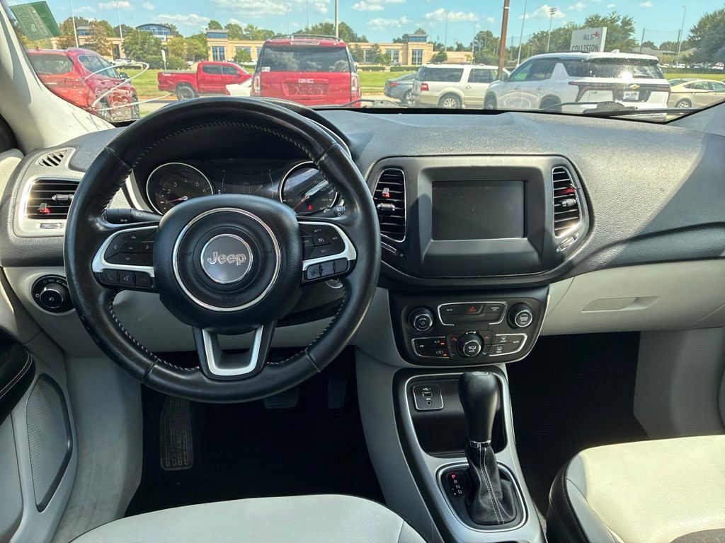 Used 2019 Jeep Compass Latitude FWD image 16