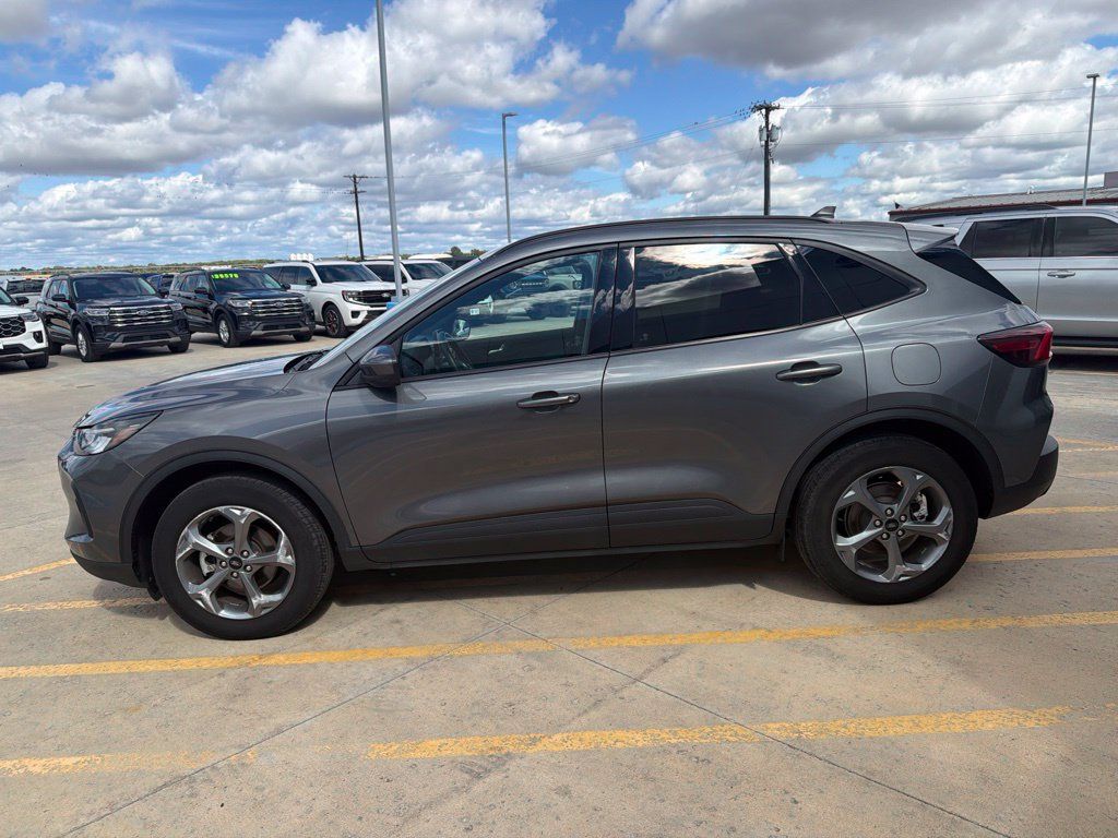 Used 2025 Ford Escape ST-Line Select AWD/4WD image 4