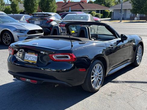 Used 2017 FIAT 124 Spider Classica RWD image 6