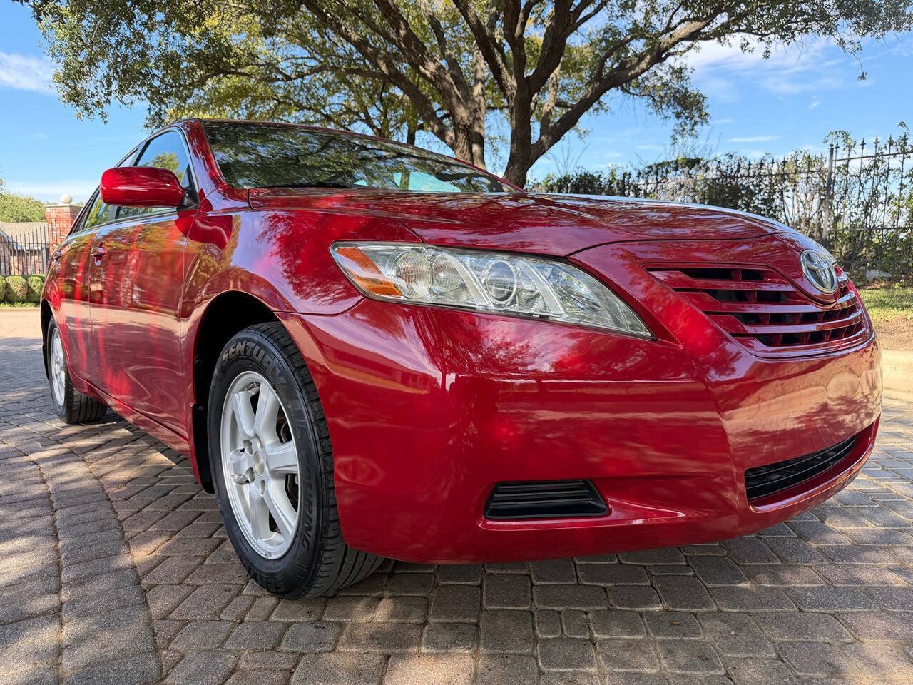 Used 2009 Toyota Camry LE FWD image 1