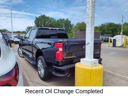 Used 2022 Chevrolet Silverado 1500 High Country w/ High Country Premium Package AWD/4WD image 8