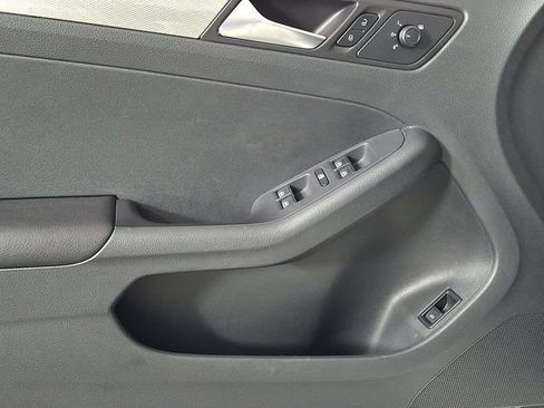 Used 2015 Volkswagen Jetta SE FWD image 13