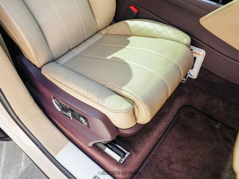 Used 2017 Bentley Bentayga image 48