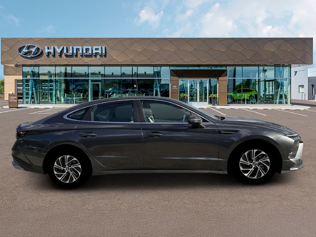 Used 2026 Hyundai Sonata Blue FWD image 9