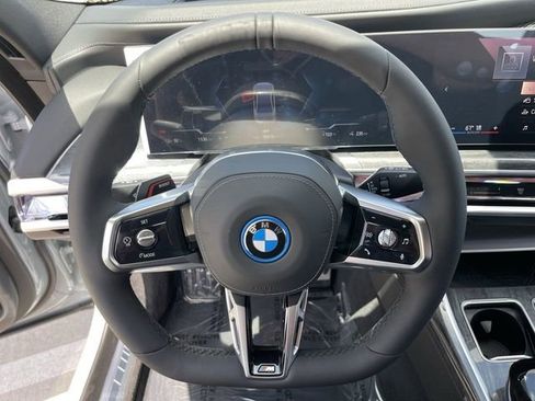 Used 2025 BMW i7 xDrive60 AWD/4WD image 19