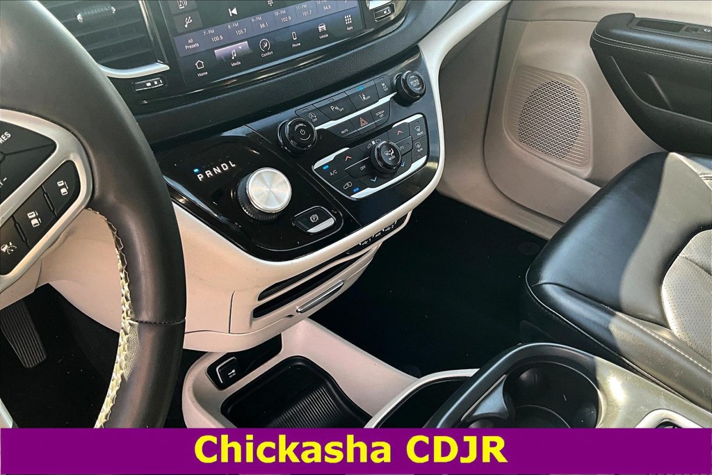 Used 2023 Chrysler Pacifica Touring-L FWD image 17