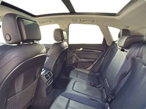 Used 2019 Audi Q5 Prestige w/ Prestige Package image 5