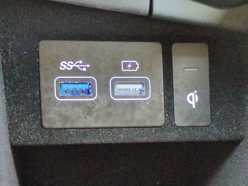 Used 2024 Genesis GV70 2.5T w/ Advanced Package image 23