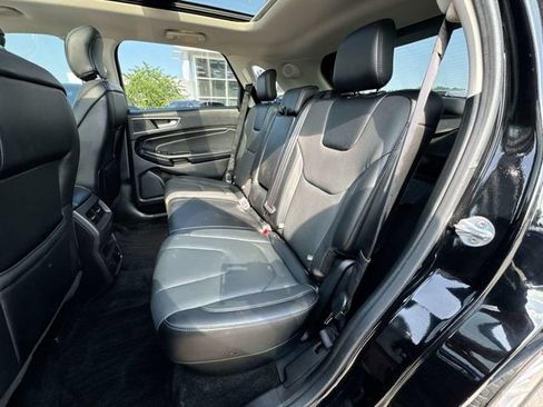 Used 2018 Ford Edge Titanium w/ Equipment Group 302A AWD/4WD image 26