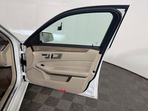 Used 2014 Mercedes-Benz E 250 BlueTEC Sedan image 25