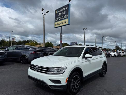 Used 2021 Volkswagen Tiguan SE w/ Panoramic Sunroof Package image 1
