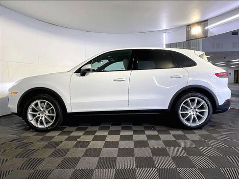 Certified 2022 Porsche Cayenne AWD/4WD image 2