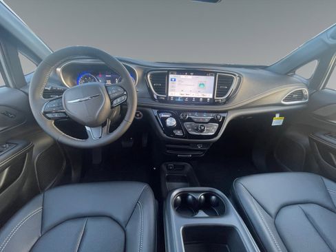 New 2026 Chrysler Pacifica Select image 11