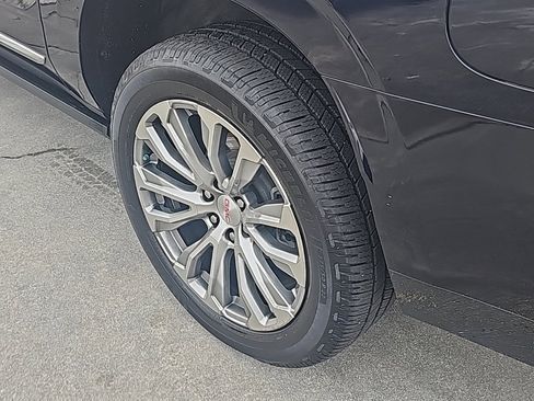 Used 2022 GMC Yukon XL Denali w/ Denali Ultimate Package image 9