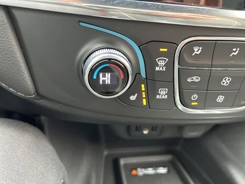 Used 2023 Chevrolet Traverse LT image 26